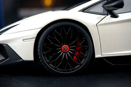 AutoArt Lamborghini 2015 Aventador LP750-4 SV وايت 1:18 – نموذج معدني قابل للجمع