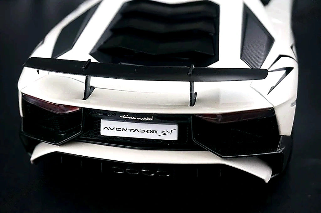 AutoArt Lamborghini 2015 Aventador LP750-4 SV White 1:18 – Modello da collezione pressofuso