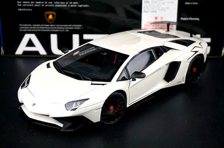 AutoArt Lamborghini 2015 Aventador LP750-4 SV وايت 1:18 – نموذج معدني قابل للجمع