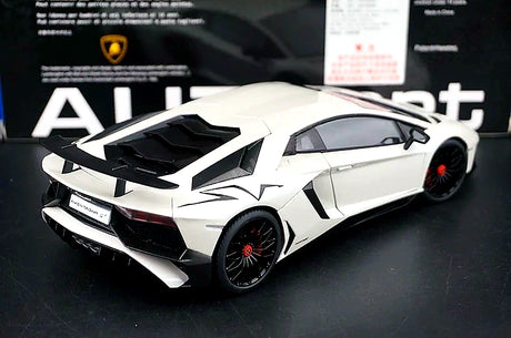 AutoArt Lamborghini 2015 Aventador LP750-4 SV وايت 1:18 – نموذج معدني قابل للجمع