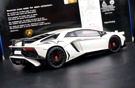 AutoArt Lamborghini 2015 Aventador LP750-4 SV وايت 1:18 – نموذج معدني قابل للجمع