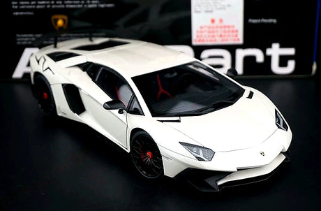 AutoArt Lamborghini 2015 Aventador LP750-4 SV وايت 1:18 – نموذج معدني قابل للجمع