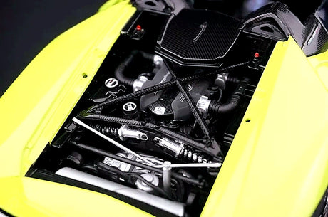AutoArt Lamborghini 2016 سينتيناريو LP770-4 Roadster 1:18 – نموذج معدني قابل للجمع من القالب المصبوب