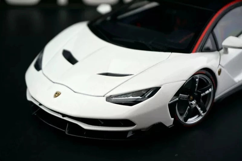 AutoArt Lamborghini 2016 سينتيناريو LP770-4 وايت 1:18 – نموذج معدني قابل للجمع مصبوب.