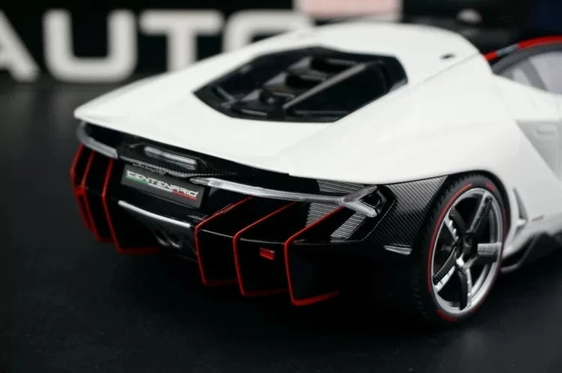 AutoArt Lamborghini 2016 سينتيناريو LP770-4 وايت 1:18 – نموذج معدني قابل للجمع مصبوب.