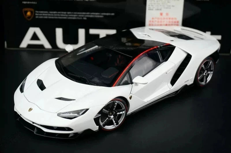 AutoArt Lamborghini 2016 سينتيناريو LP770-4 وايت 1:18 – نموذج معدني قابل للجمع مصبوب.