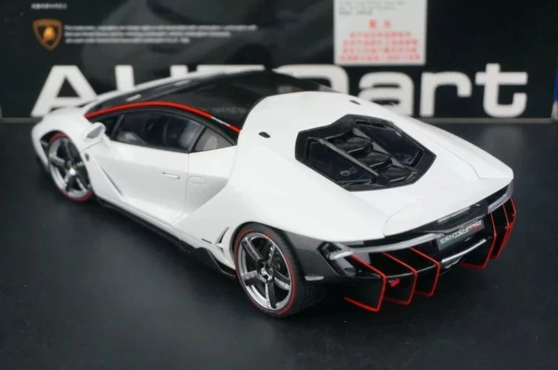 AutoArt Lamborghini 2016 سينتيناريو LP770-4 وايت 1:18 – نموذج معدني قابل للجمع مصبوب.