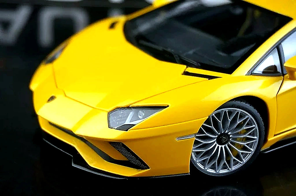 AutoArt Lamborghini 2017 Aventador S LP740-4 Yellow 1:18 – Collectible Diecast Model Die-Cast