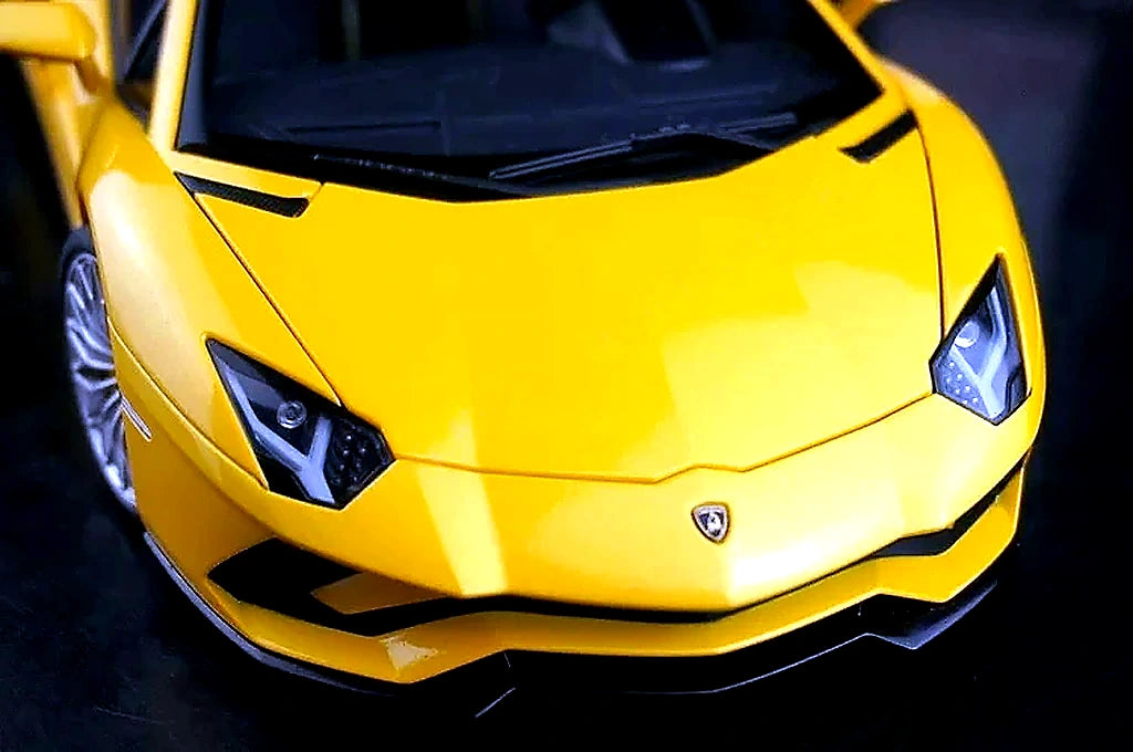 AutoArt Lamborghini 2017 Aventador S LP740-4 Yellow 1:18 – Collectible Diecast Model Die-Cast