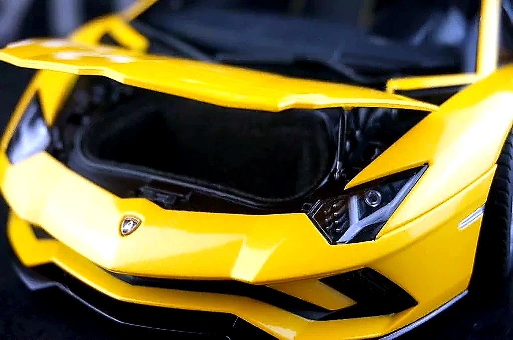 AutoArt Lamborghini 2017 Aventador S LP740-4 Yellow 1:18 – Collectible Diecast Model Die-Cast