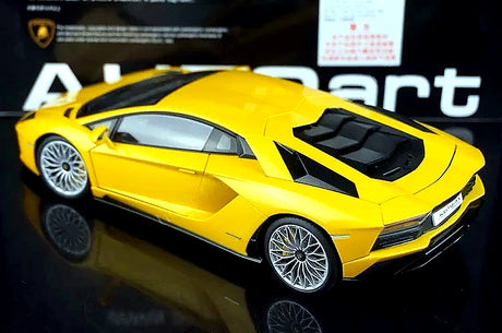 AutoArt Lamborghini 2017 Aventador S LP740-4 الأصفر 1:18 – نموذج معدني قابل للجمع من القالب المصبوب