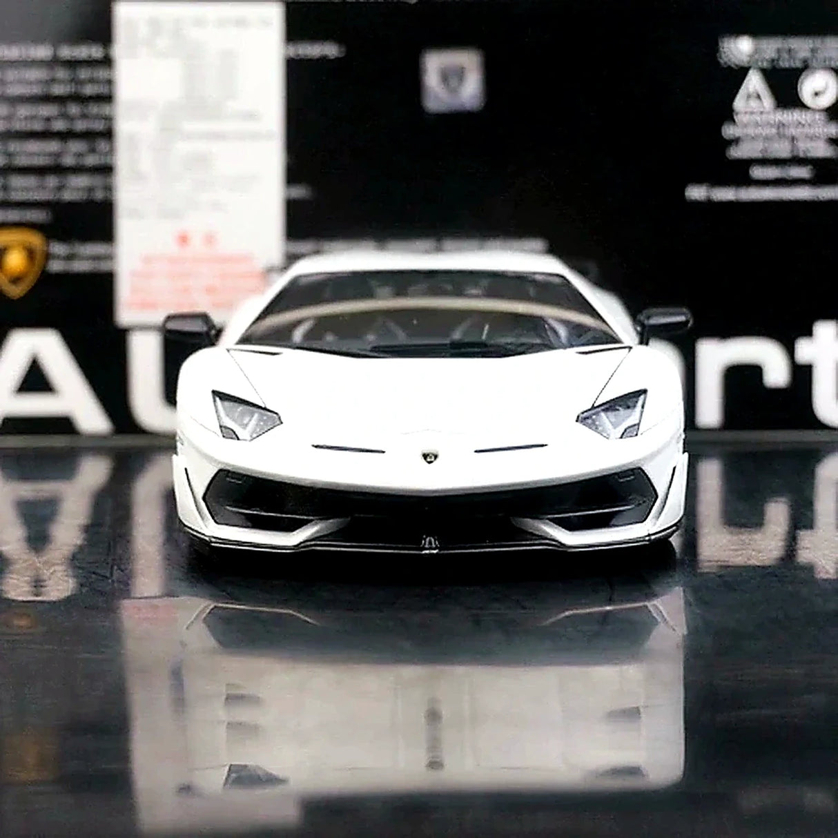 AutoArt Lamborghini 2018 Aventador SVJ White 1:18 – Collectible Diecast Model Die-Cast