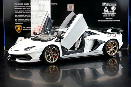 AutoArt Lamborghini 2018 Aventador SVJ وايت 1:18 – نموذج معدني قابل للجمع من القالب المصبوب