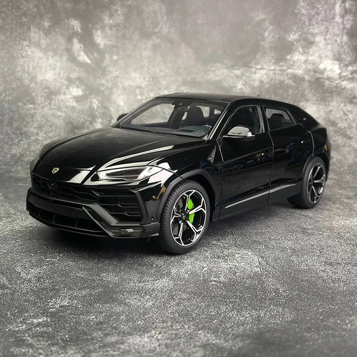 AutoArt Lamborghini 2018 Urus بلاك 1:18 – نموذج معدني قابل للجمع من القالب المصبوب