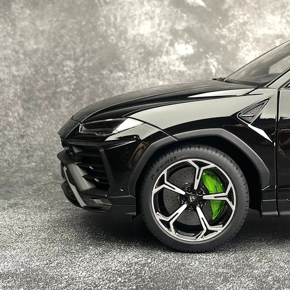 AutoArt Lamborghini 2018 Urus بلاك 1:18 – نموذج معدني قابل للجمع من القالب المصبوب