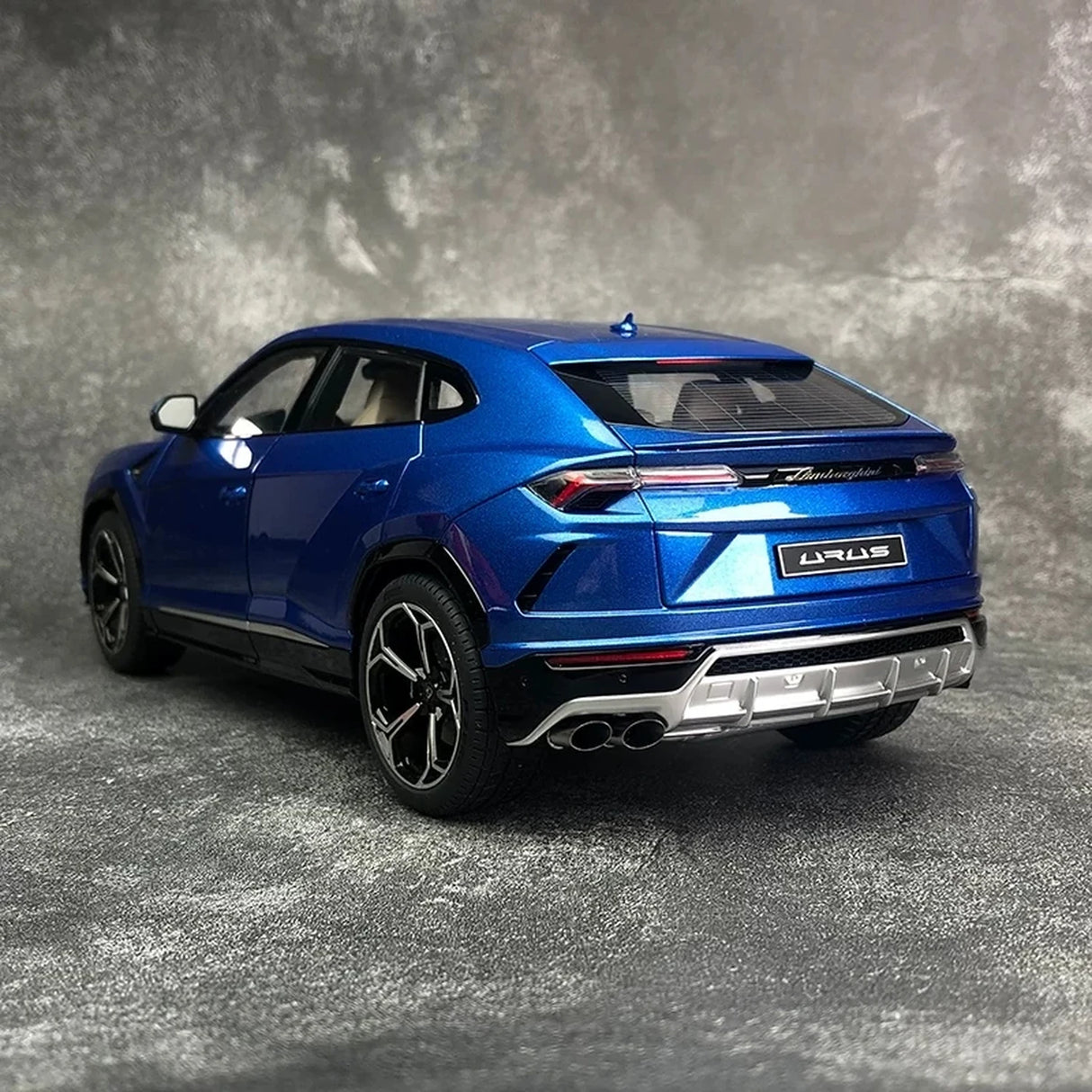 AutoArt Lamborghini 2018 Urus Blue 1:18 – Collectible Diecast Model Die-Cast