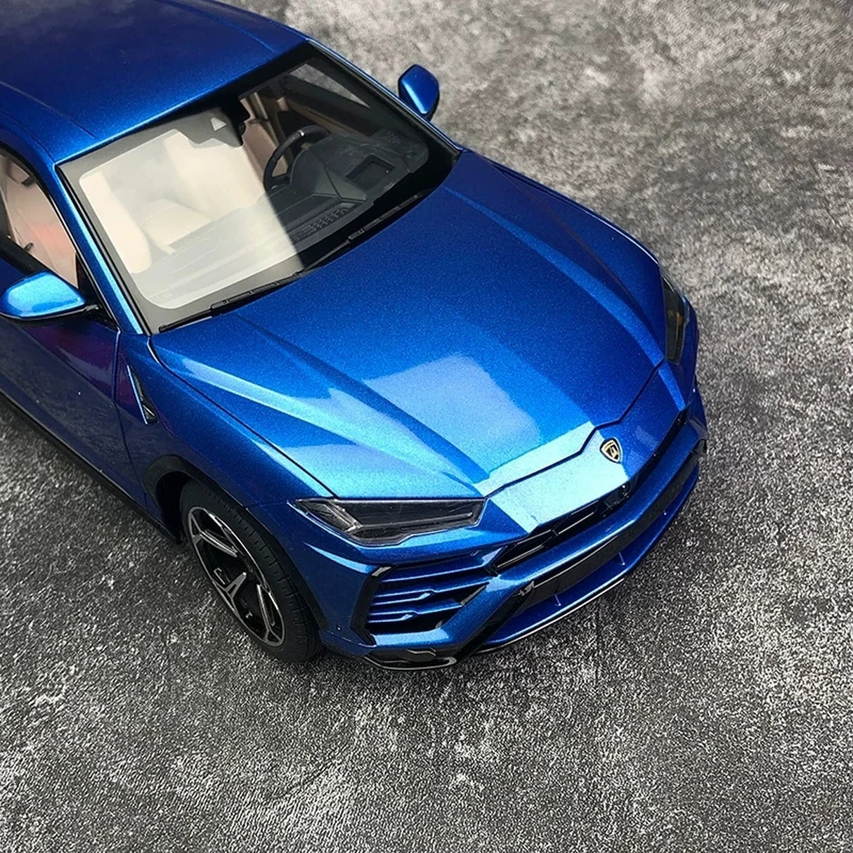AutoArt Lamborghini 2018 Urus Blue 1:18 – Collectible Diecast Model Die-Cast