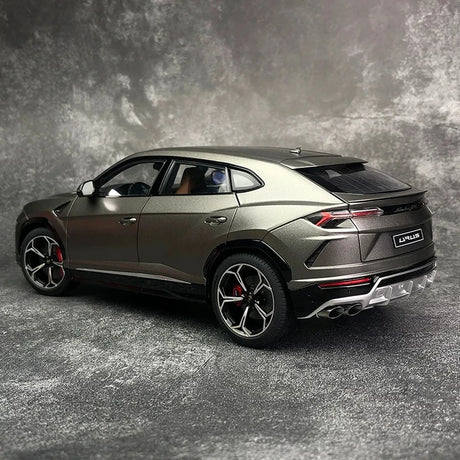 AutoArt Lamborghini 2018 Urus رمادي 1:18 – نموذج معدني قابل للجمع من القالب المصبوب