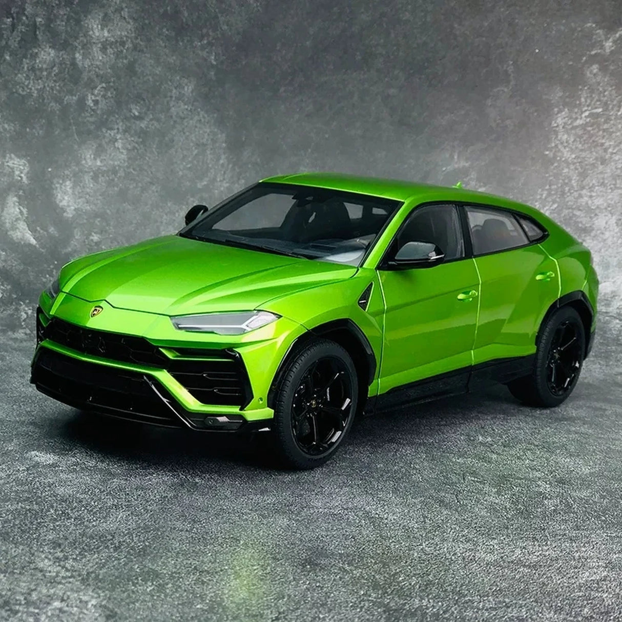 AutoArt Lamborghini 2018 Urus 1:18 الأخضر – نموذج معدني قابل للجمع من القالب المصبوب