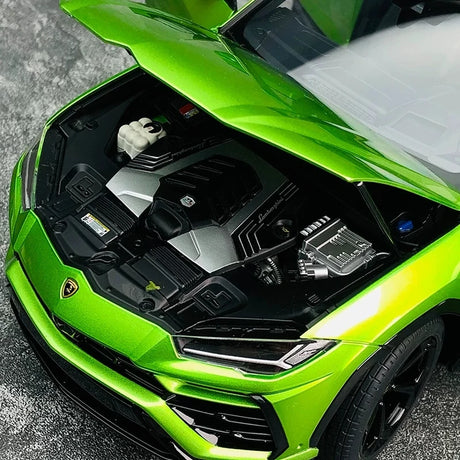 AutoArt Lamborghini 2018 Urus 1:18 الأخضر – نموذج معدني قابل للجمع من القالب المصبوب