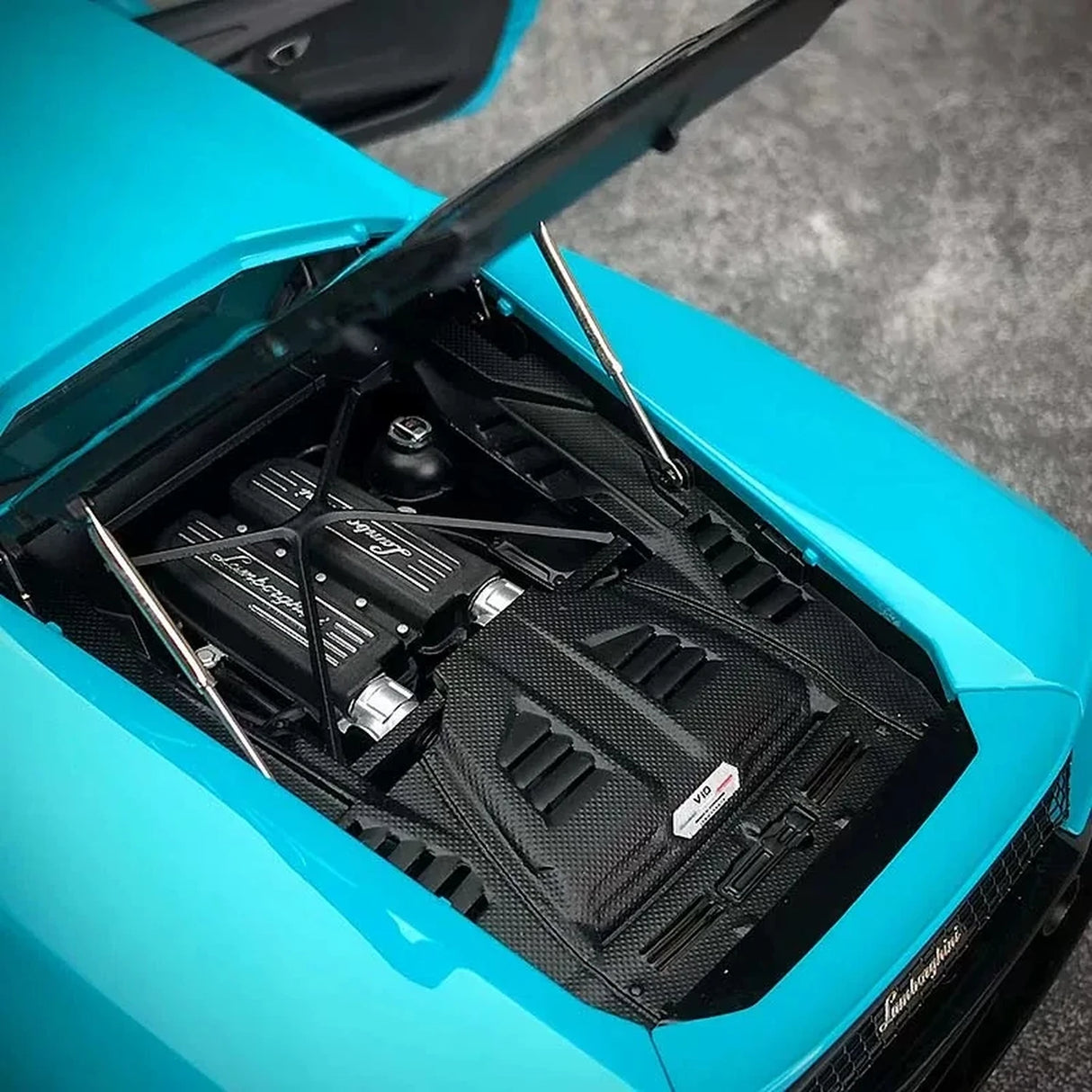 AutoArt Lamborghini 2019 هوراكان EVO بلو 1:18 – نموذج معدني قابل للجمع من نوع القالب المصبوب