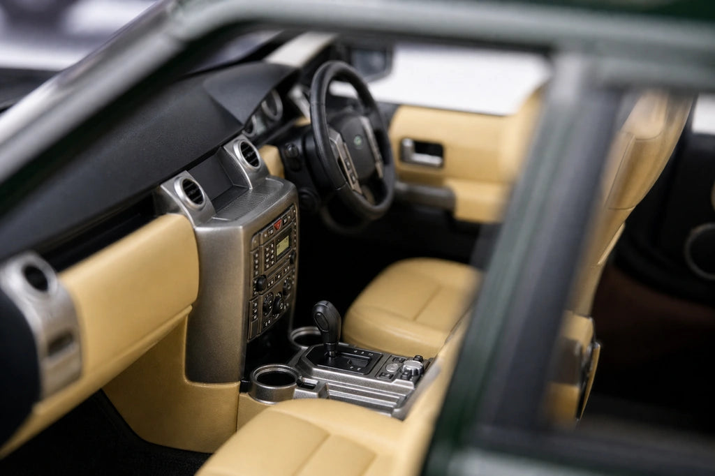 AutoArt Land Rover 2004 ديسكفري 3 جرين 1:18 – نموذج معدني قابل للجمع من القالب المصبوب
