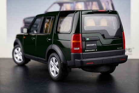 AutoArt Land Rover 2004 ديسكفري 3 جرين 1:18 – نموذج معدني قابل للجمع من القالب المصبوب