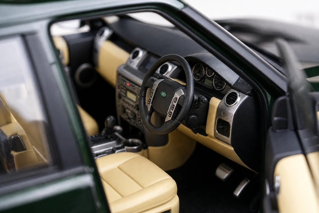 AutoArt Land Rover 2004 ديسكفري 3 جرين 1:18 – نموذج معدني قابل للجمع من القالب المصبوب