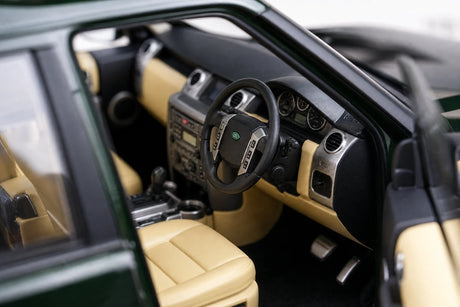 AutoArt Land Rover 2004 ديسكفري 3 جرين 1:18 – نموذج معدني قابل للجمع من القالب المصبوب