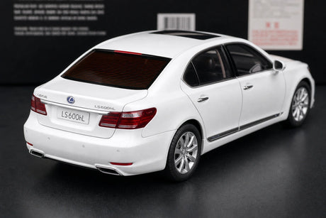 AutoArt Lexus 2007 LS600hL وايت 1:18 – نموذج معدني قابل للجمع مصبوب، مصبوب.