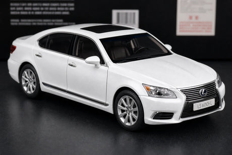 AutoArt Lexus 2007 LS600hL وايت 1:18 – نموذج معدني قابل للجمع مصبوب، مصبوب.