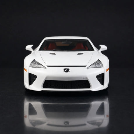 AutoArt Lexus 2010 LFA وايت 1:18 – نموذج معدني قابل للجمع مصبوب.