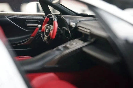AutoArt Lexus 2010 LFA وايت 1:18 – نموذج معدني قابل للجمع مصبوب.