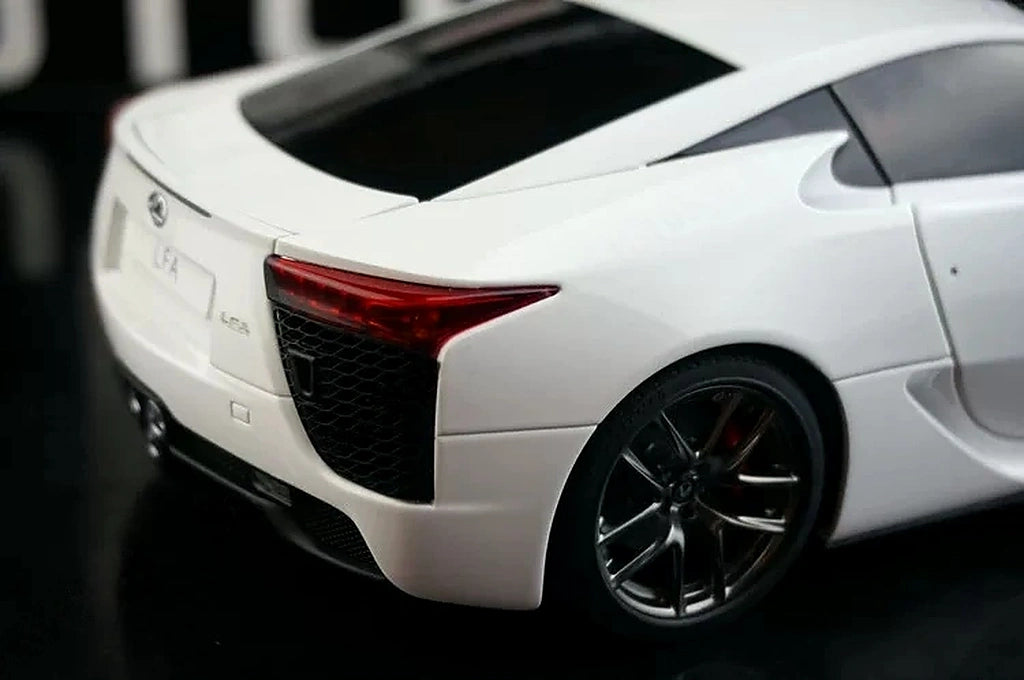 AutoArt Lexus 2010 LFA White 1:18 – Modello da collezione in pressofuso