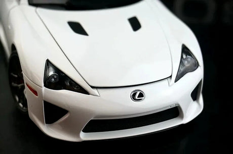 AutoArt Lexus 2010 LFA وايت 1:18 – نموذج معدني قابل للجمع مصبوب.