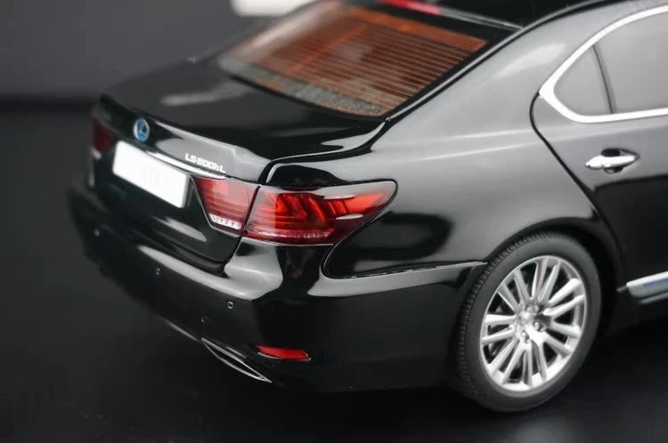 [AutoArt] 1:18 Lexus 2013 LS 600hL Black Model Car Die-Cast