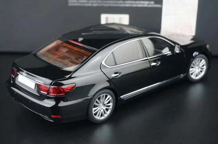 [AutoArt] 1:18 Lexus 2013 LS 600hL Black Model Car Die-Cast