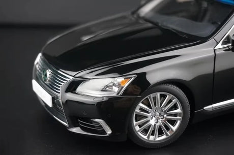 [AutoArt] 1:18 Lexus 2013 LS 600hL Black Model Car Die-Cast