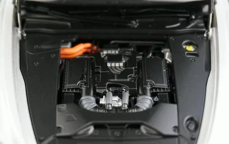 [AutoArt] 1:18 Lexus 2013 LS 600hL Silver Model Car Die-Cast