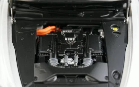 [AutoArt] 1:18 Lexus 2013 LS 600hL Silver Model Car Die-Cast