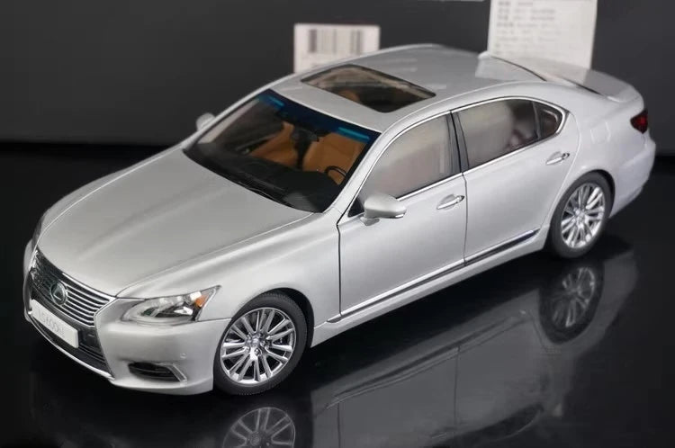 [AutoArt] 1:18 Lexus 2013 LS 600hL Silver Model Car Die-Cast
