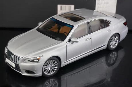 [AutoArt] 1:18 Lexus 2013 LS 600hL Silver Model Car Die-Cast