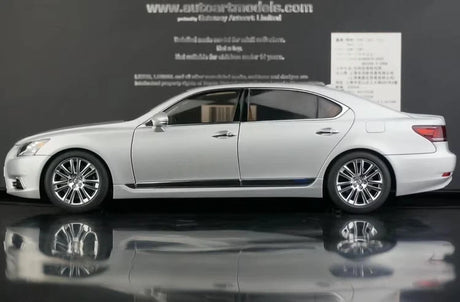 [AutoArt] 1:18 Lexus 2013 LS 600hL Silver Model Car Die-Cast