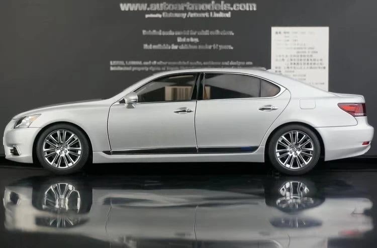 [AutoArt] 1:18 Lexus 2013 LS 600hL Silver Model Car Die-Cast