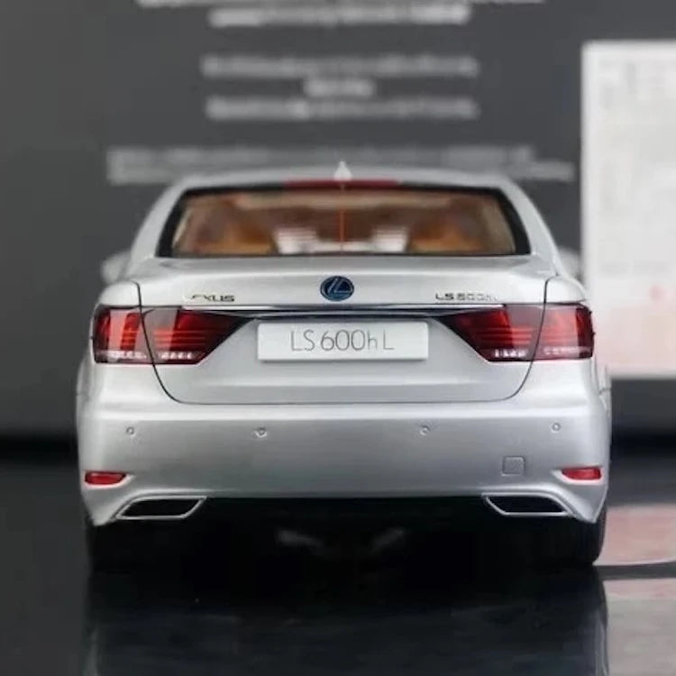 [AutoArt] 1:18 Lexus 2013 LS 600hL Silver Model Car Die-Cast