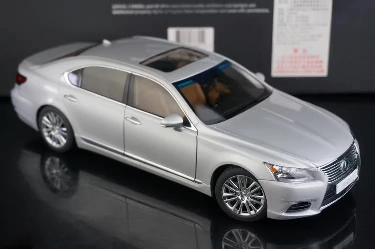 [AutoArt] 1:18 Lexus 2013 LS 600hL Silver Model Car Die-Cast