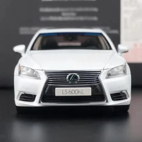 [AutoArt] 1:18 Lexus 2013 LS 600hL White Model Car Die-Cast