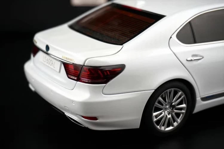 [AutoArt] 1:18 Lexus 2013 LS 600hL White Model Car Die-Cast