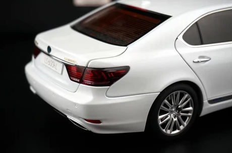 [AutoArt] 1:18 Lexus 2013 LS 600hL White Model Car Die-Cast