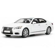 AutoArt Lexus 2013 LS 600hL valkoinen 1:18 – keräilytason painevalettu pienoismalli